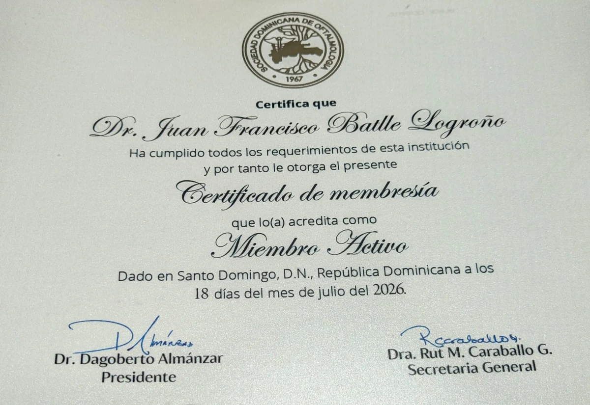 Certificado que acredita al Dr. Juan Francisco Batlle Logroño como Miembro Activo de la Sociedad Dominicana de Oftalmología, 18 de julio de 2026